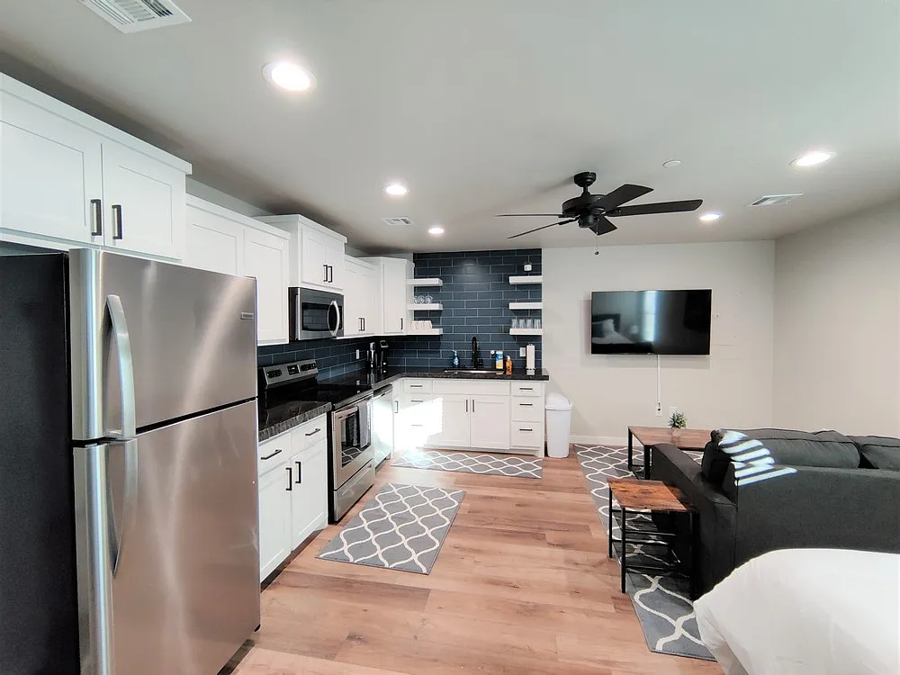 Studio, 450 sqft, $1,450 — Photo 2