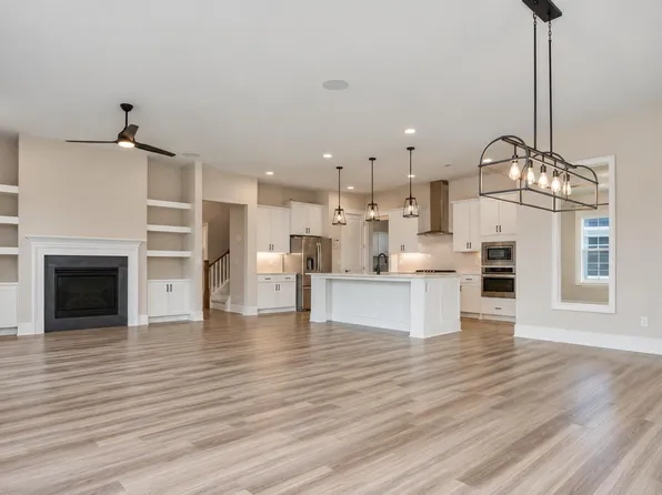 1173 Hodgson Ln, Fuquay Varina, NC 27526