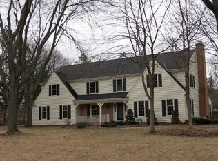 214 White Pine Rd, Delafield, WI 53018