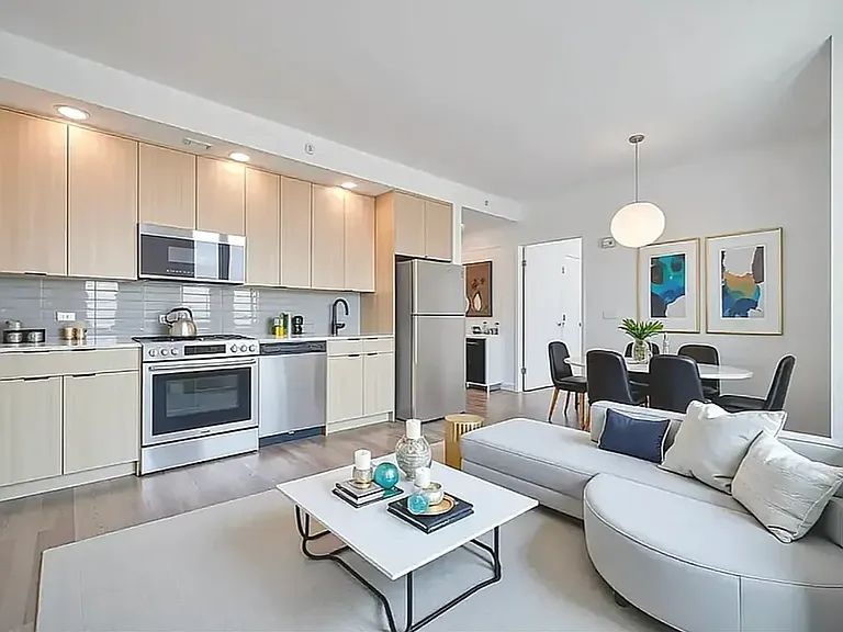 2455 3rd Ave #18G — Photo 4