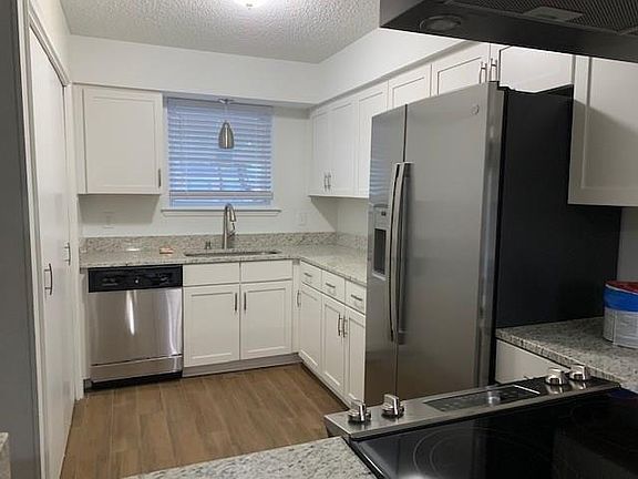 4th image of 109 E River Point Dr