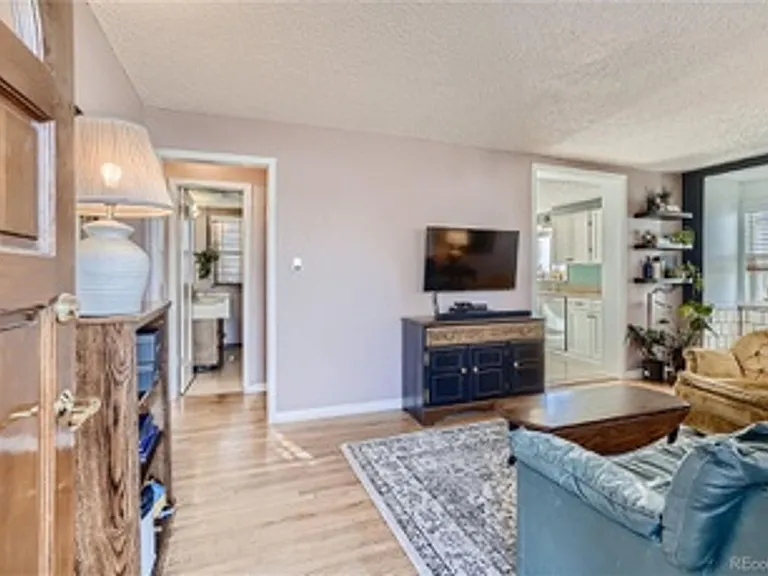 740 Iola St — Photo 3