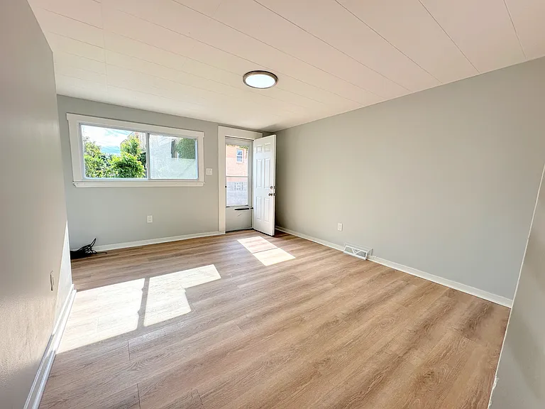 209 Mary St — Photo 3