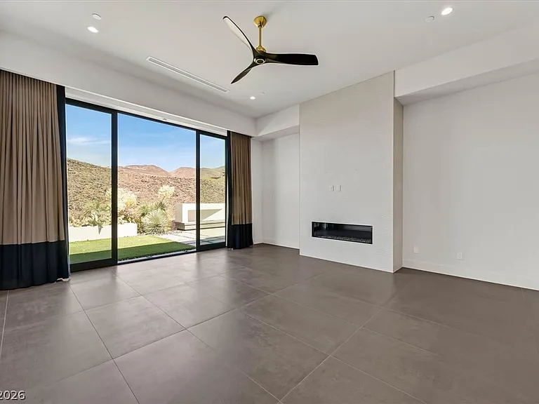 692 Scenic Cliff Dr — Photo 19
