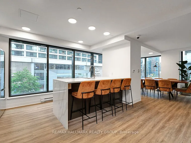 340 Queen St #1302 — Photo 38