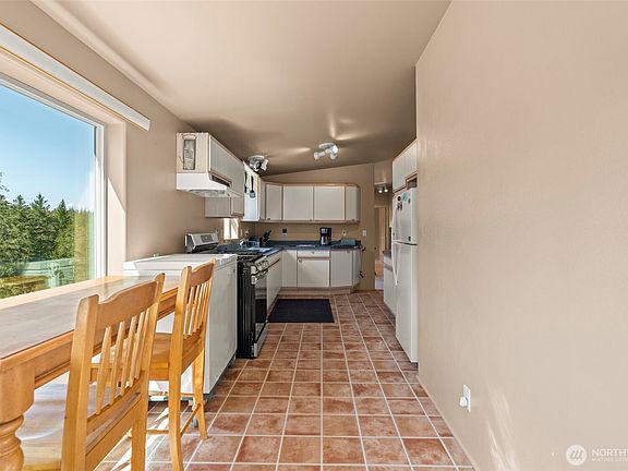 4th image of 420 E Kingsley Drive