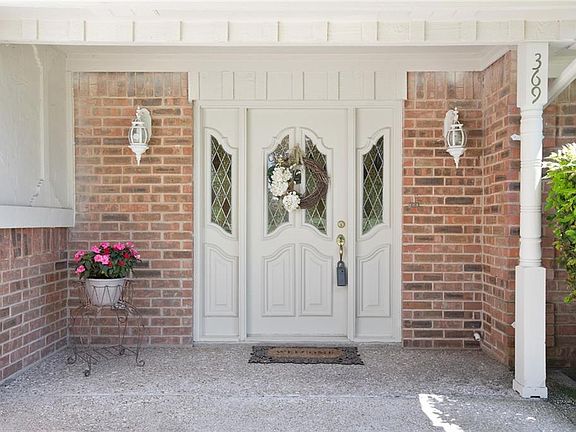 3rd image of 369 Winding Oaks Dr