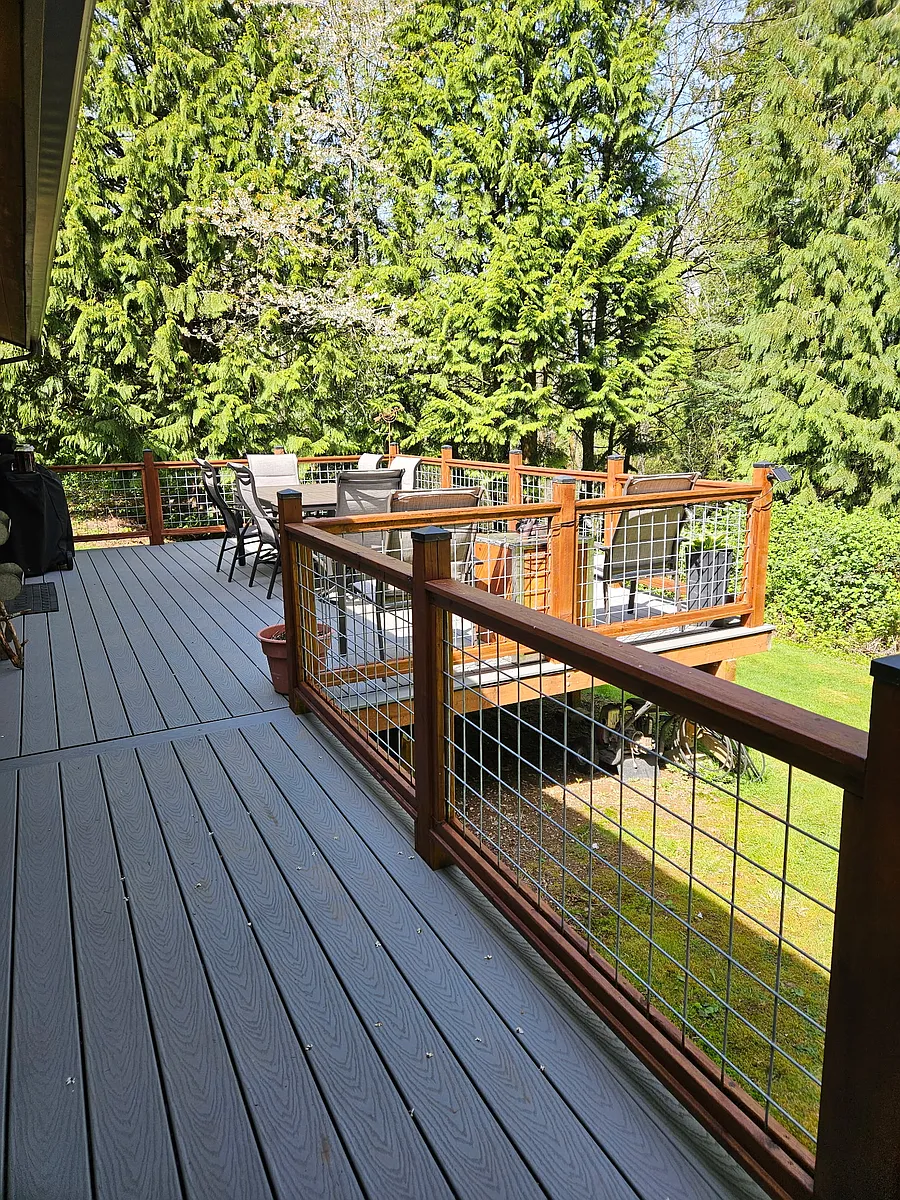 Private back deck - 7190 Ham Rd