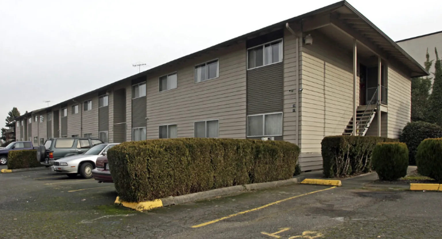 #273 Lord Chaucer Apartments — Photo 2