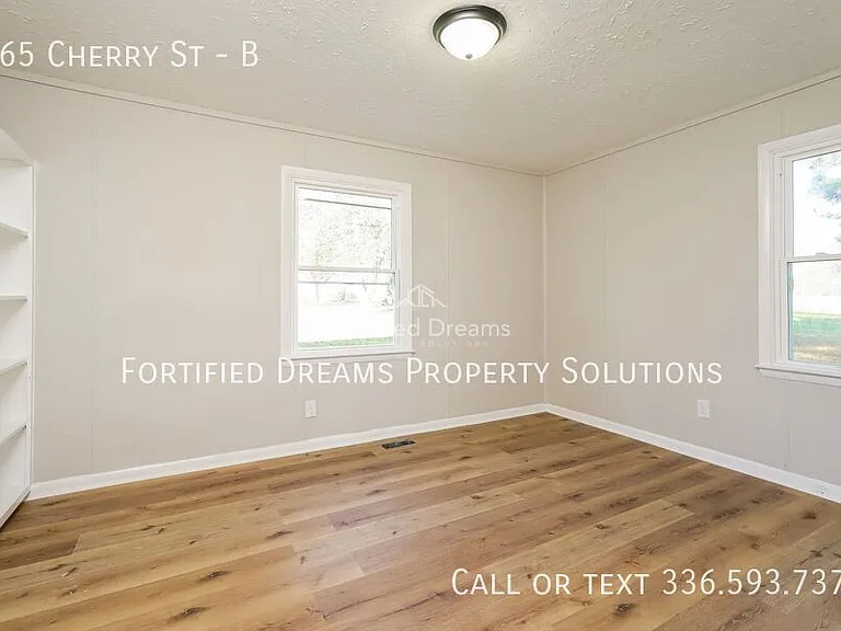 165 Cherry Ln #B — Photo 11