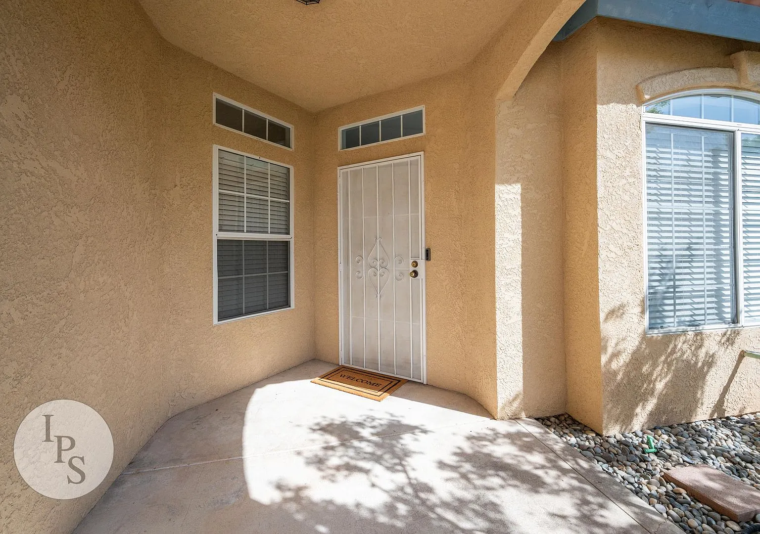Clovis 3BR/2BA Home with New A/C, Covered Patio & Gardener Included — Photo 3