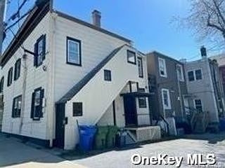4th image of 402 Main St