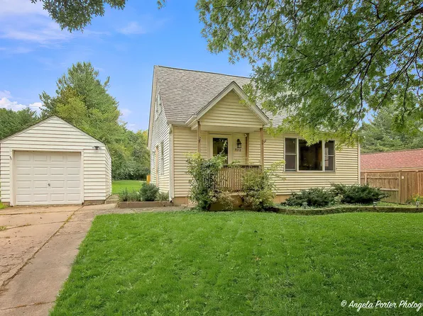 3848 E Solon Rd, Solon Mills, IL 60071