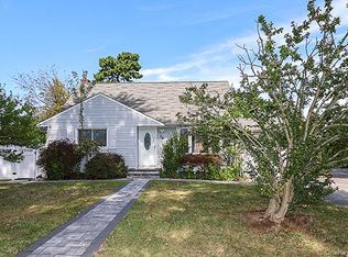 39 Inchcape Rd, Bay Shore, NY 11706