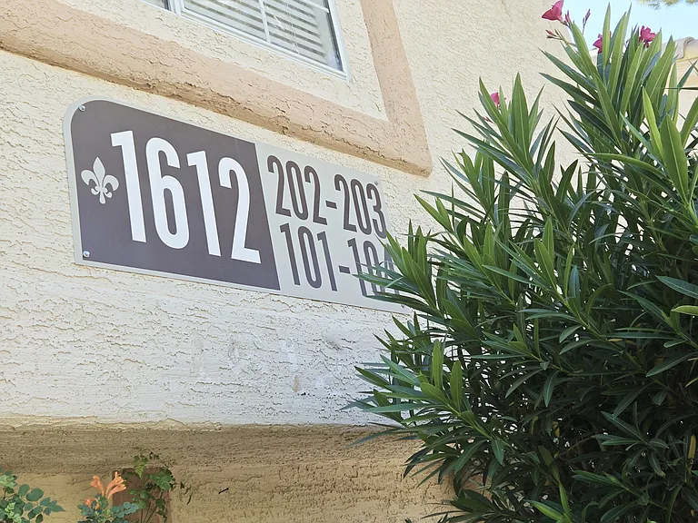 1612 N Torrey Pines Dr #104 — Photo 25