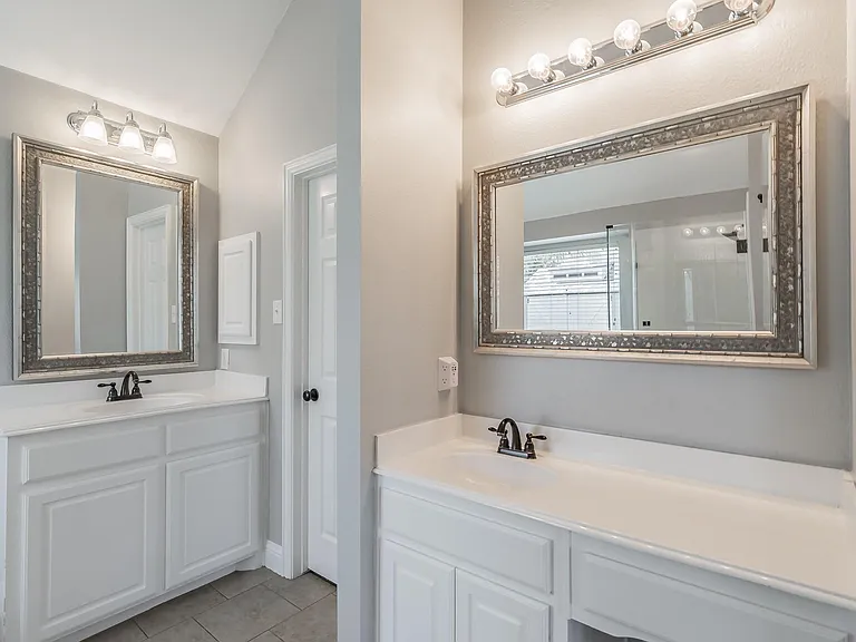 4548 Shamrock Dr — Photo 13