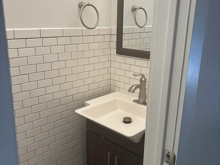 951 Hollywood St #D — Photo 7
