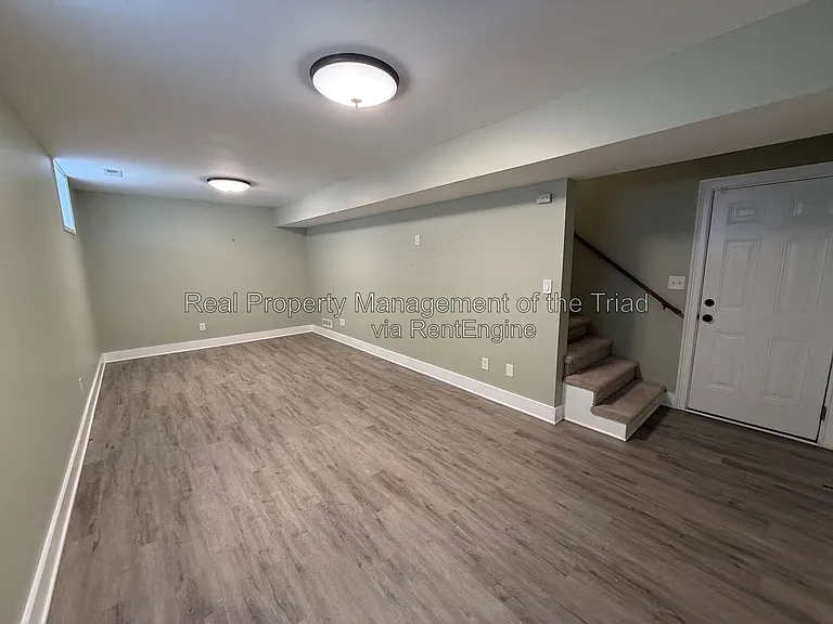2740 Bridgeport Dr — Photo 16