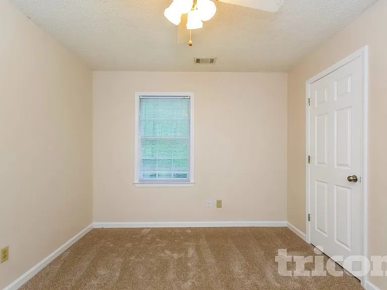321 Stratford Dr — Photo 10
