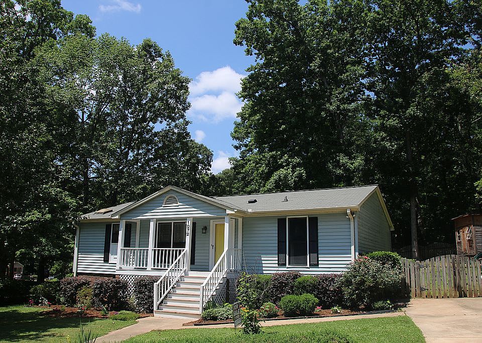 2nd image of 1072 Summit Dr