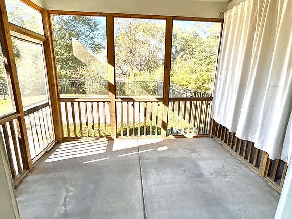 4th image of 553 Barneswyck Dr