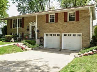 929 E Carpenter Dr, Palatine, IL 60074