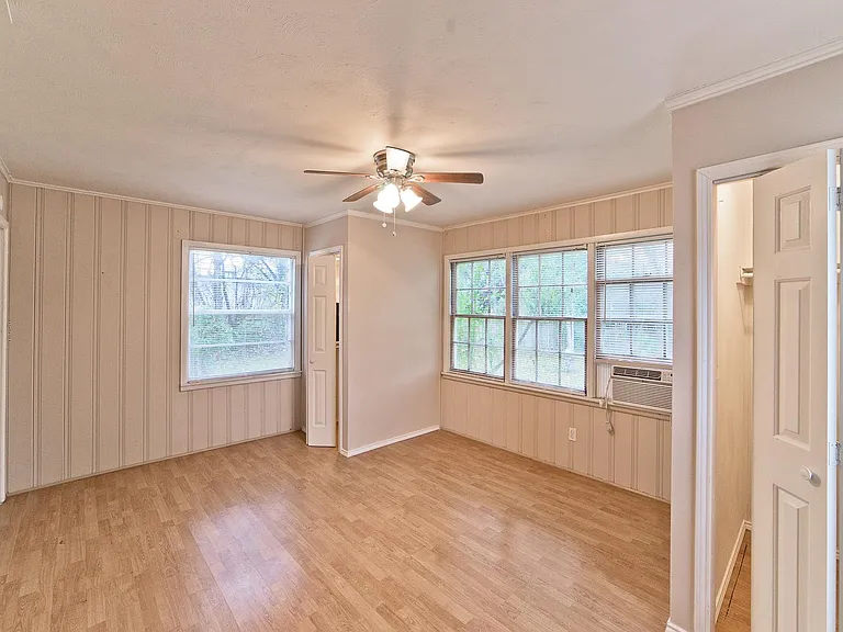 4434 Somerville Ave — Photo 19