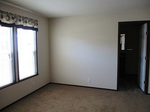 1st image of 404 Van Buren Cir