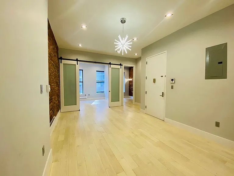 133 E 35th St #3 — Photo 13