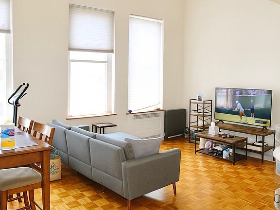 2nd image of 212 E Clay St Unit 4C