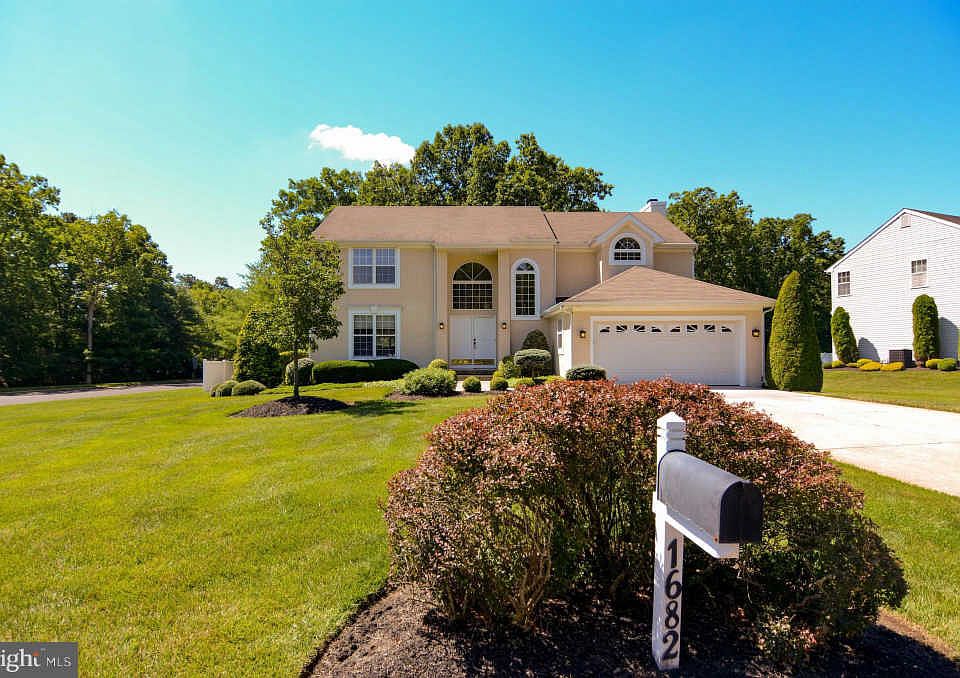 1st image of 1682 Woodland Dr