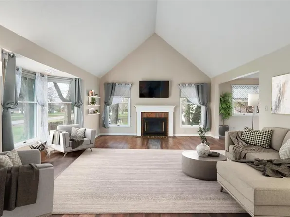 910 Monroe St, Baldwin City, KS 66006