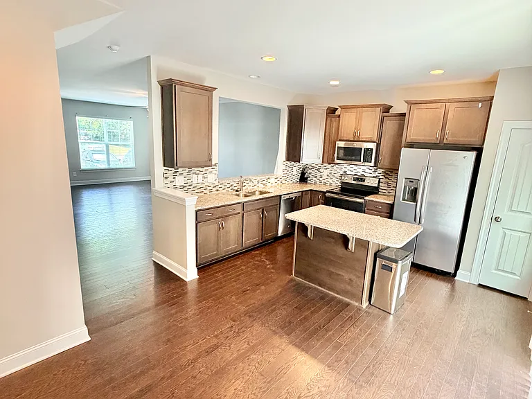 102 Harvest Oaks Ln — Photo 11