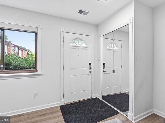 5th image of 502 Giles Pl