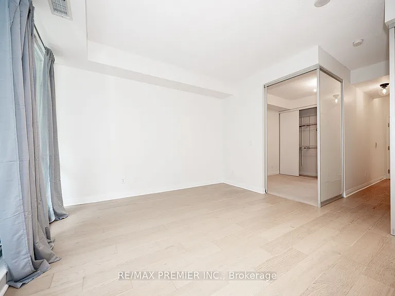 220 Victoria St #705 — Photo 17