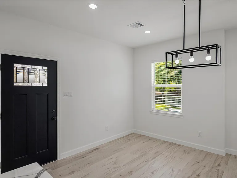 1078 Saint Clair St #B — Photo 4