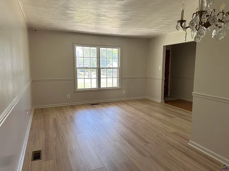 1218 Creekwood Dr — Photo 11
