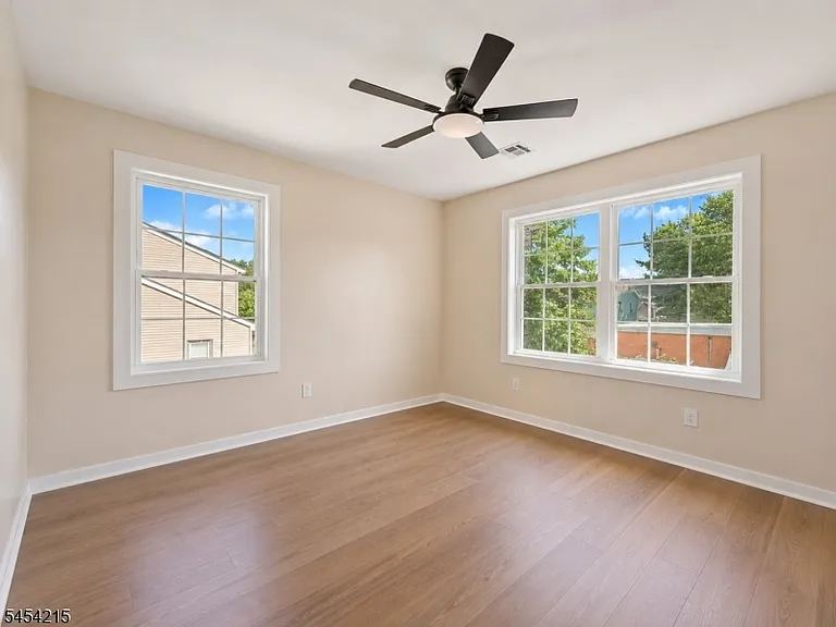 81 Ellen St #2 — Photo 9