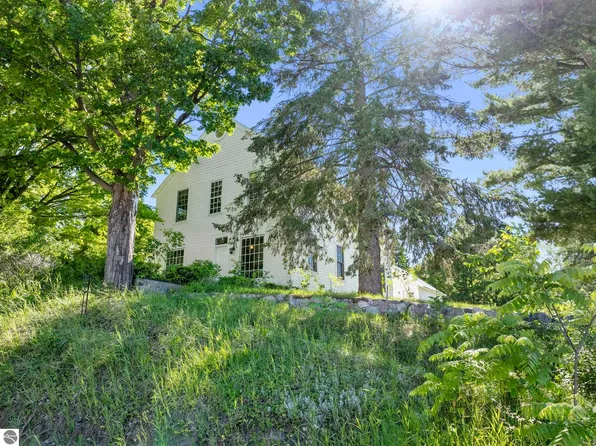 202 S Saint Joseph St, Lake Leelanau, MI 49653