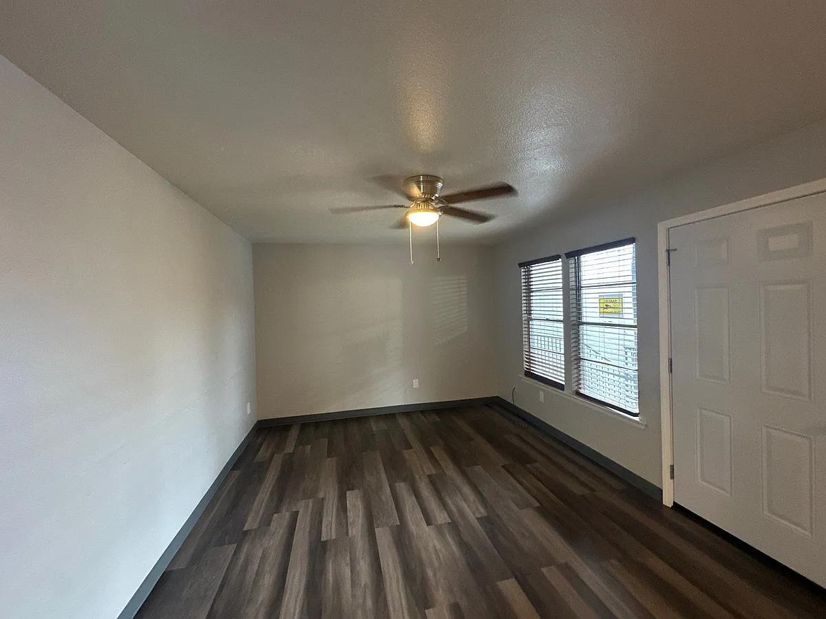 Building Photo - 1283 E Raines Rd