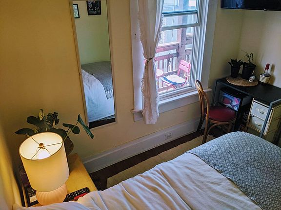 3rd image of 557 Haight St