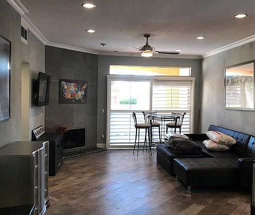 3rd image of 430 Villa Point Dr