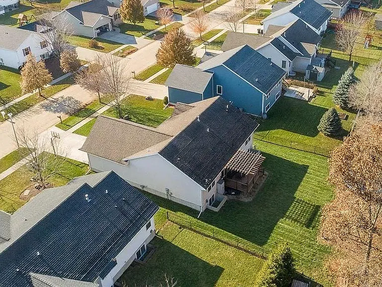 1020 Capri Dr NE — Photo 3