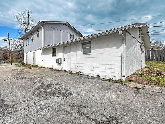 2nd image of 812 Sherwood Dr APT 3
