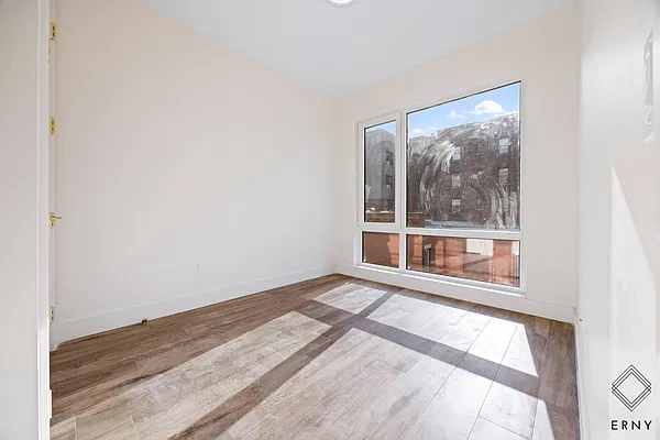 Bedroom, photo 2
