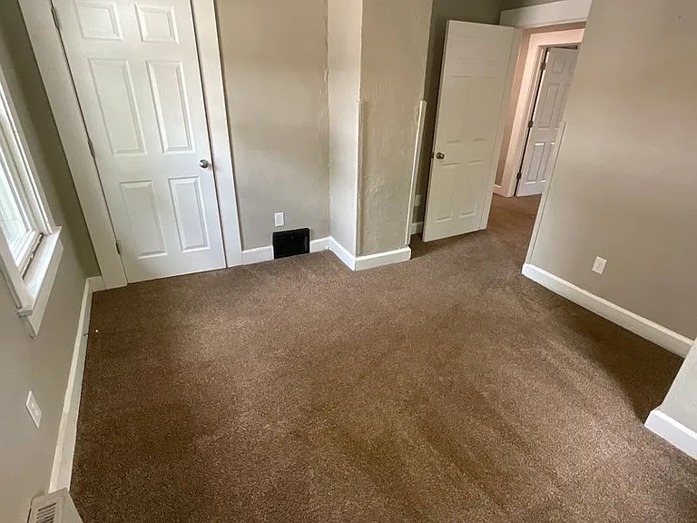 407 N Dunn St — Photo 18
