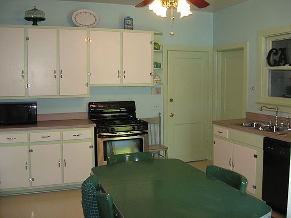 Retro kitchen offers new sink, faucet and gas range