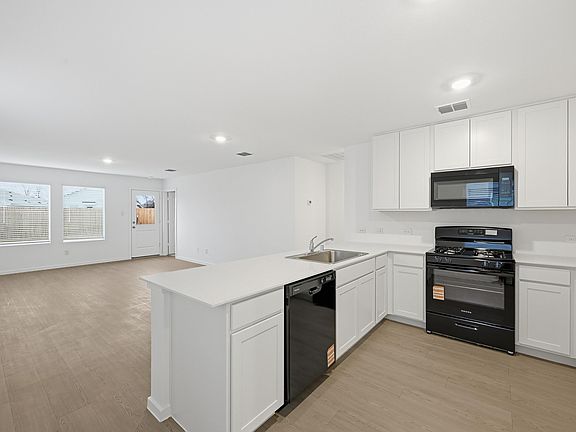 4th image of 3918 Selawik St
