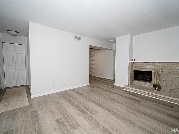 2nd image of 648 Coeur De Royale Dr APT B