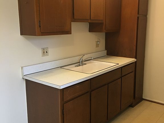 5th image of 16200 Cleophus Ave